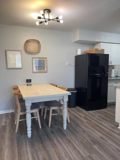 The Carolyn - 2 Bedroom In Quilt Town, Appartement